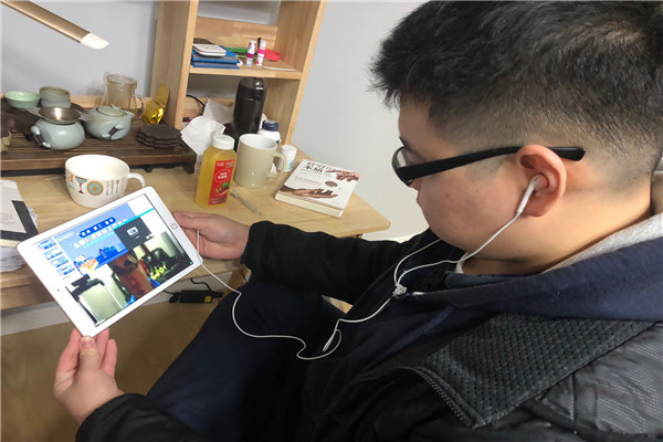 图为夏天同学参与线上主题班会